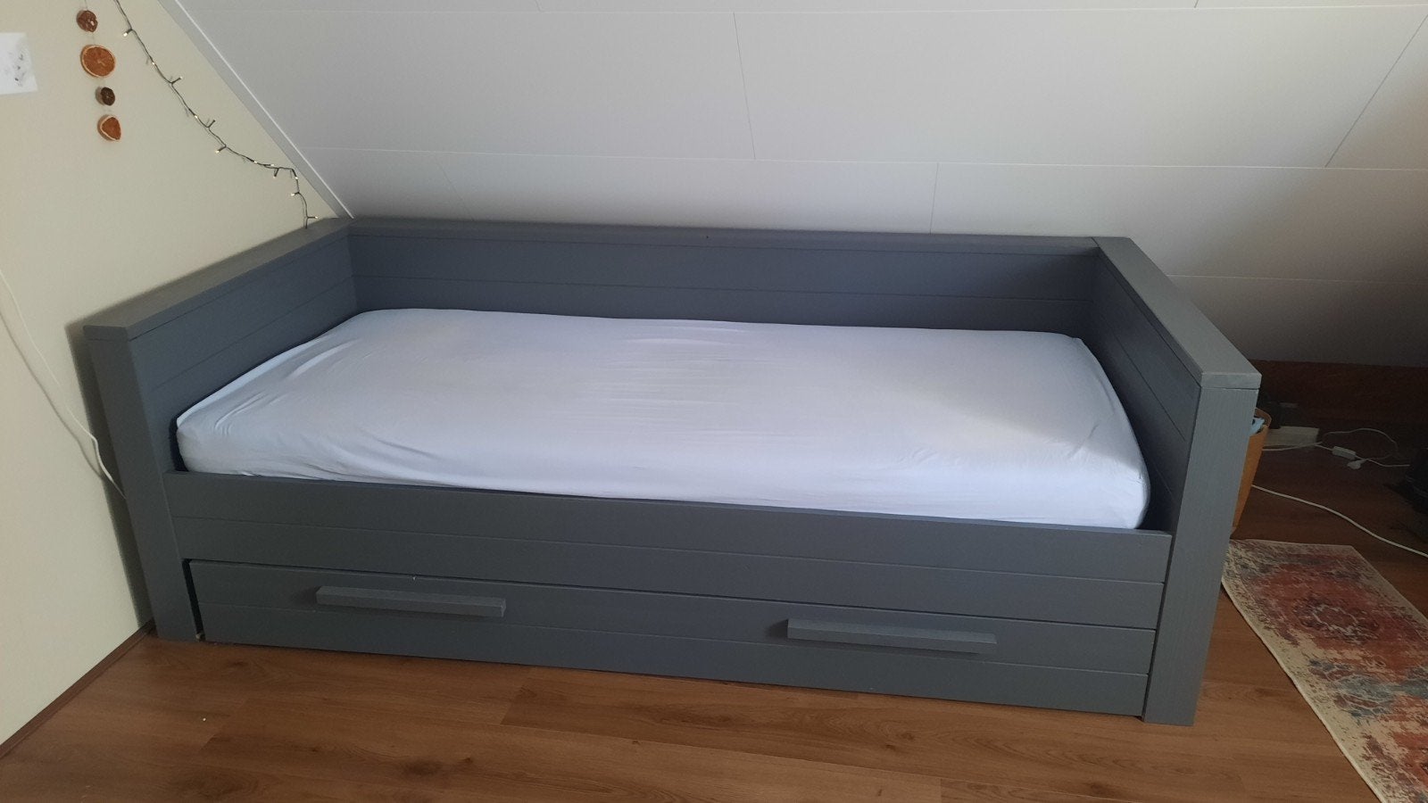 Woood bedbank Dennis met lade - Grijs, Ophalen, Gebruikt, 90 cm, Eenpersoons