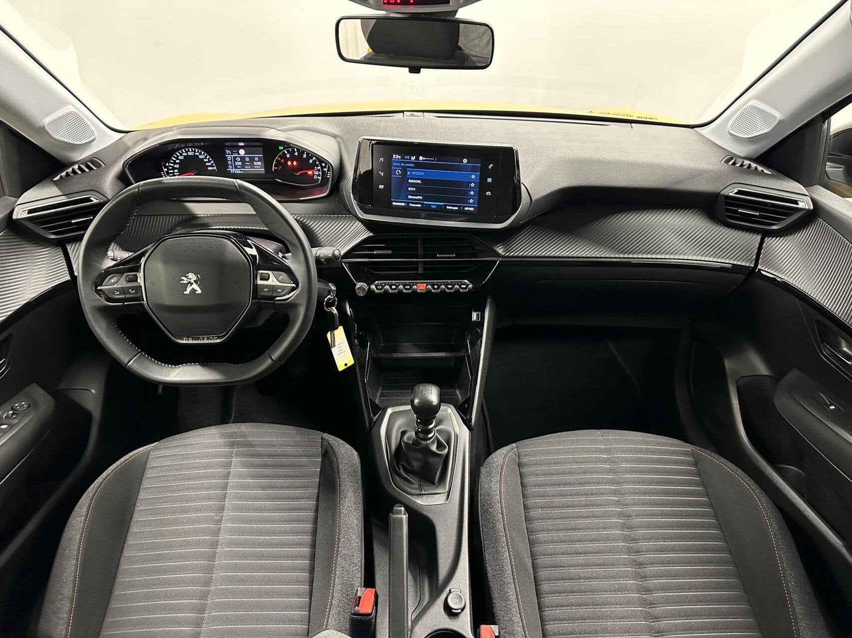 Peugeot 208 1.2 PureTech Active Pack CRUISE NAVIGATIE CARPLA, Voorwielaandrijving, Gebruikt, Met garantie (alle), 49 €/maand