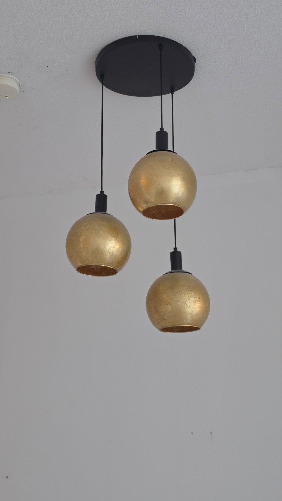 Moderne Gouden Hanglamp met 3 Bollen, Ophalen, E27 (groot), Zo goed als nieuw, Metaal