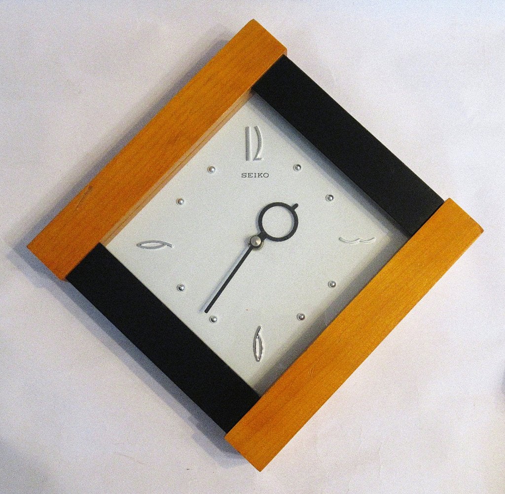 SEIKO moderne Japan quartz wandklok., Ophalen of Verzenden, Zo goed als nieuw, Wandklok