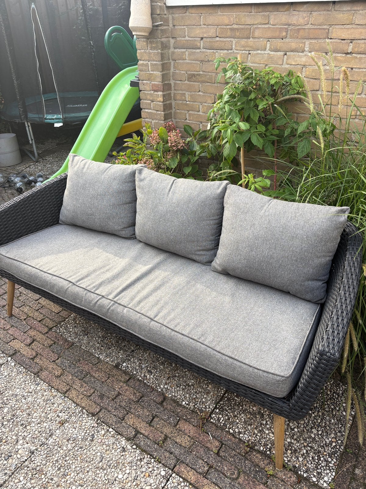 Grijze tuinbank, Ophalen, Zo goed als nieuw, Hout