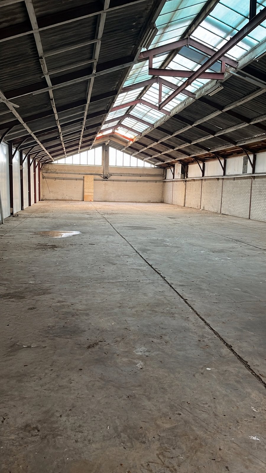 TE HUUR Bedrijfshal 650 tot 1200 m² + Terrein & kantoor, Bedrijfsruimte