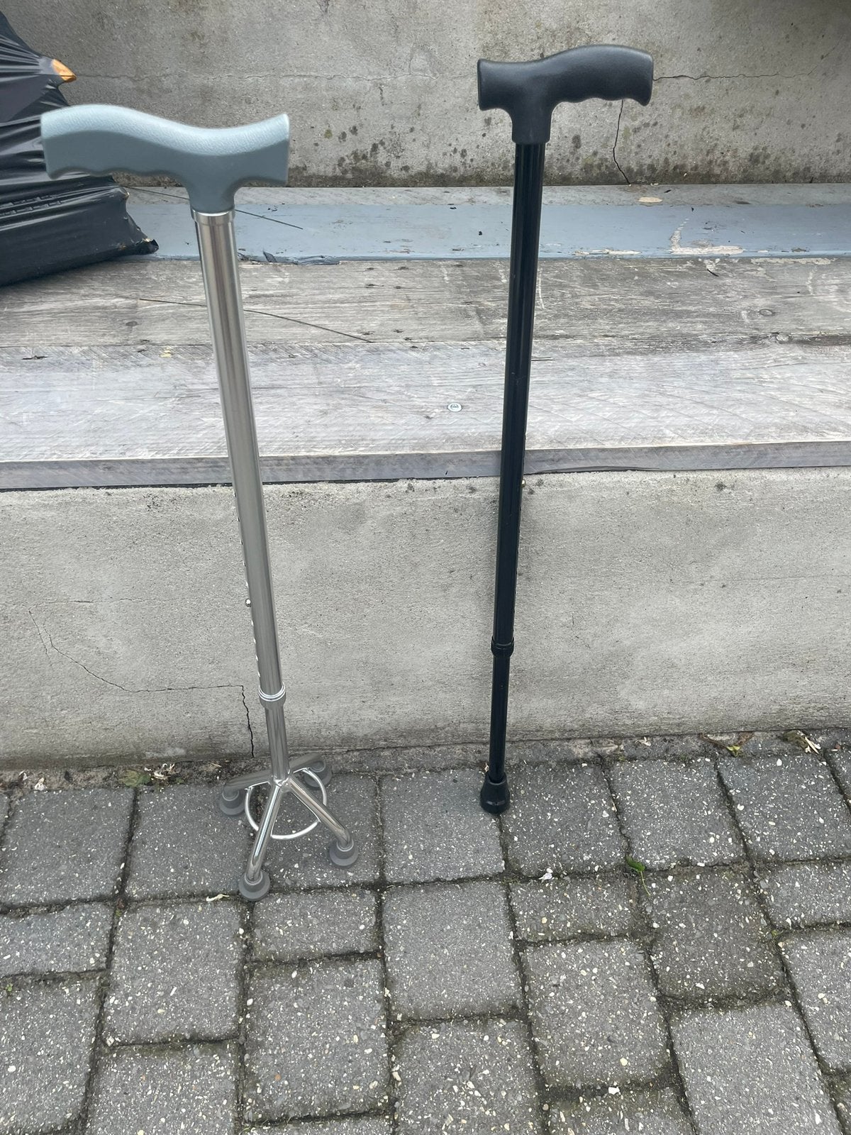 Wandelstok en 4 pootwandelstok, Diversen, Verpleegmiddelen, Ophalen of Verzenden, Nieuw