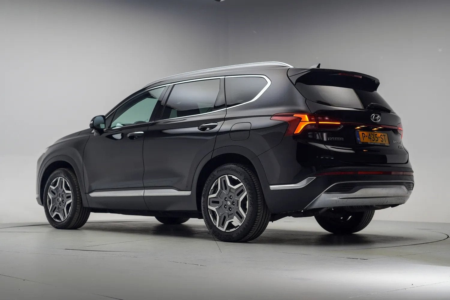 Hyundai Santa Fe 1.6 T-GDI PHEV Premium Aut. [ 360°Cam Lede, Auto's, Gebruikt, 4 cilinders, Zwart, Bedrijf