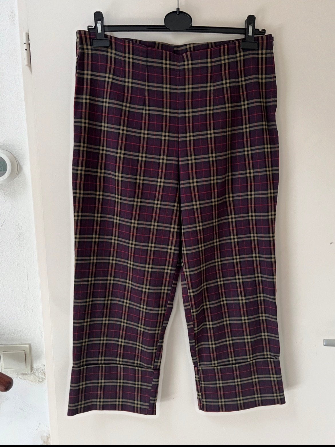Paars geruite capri broek. Maat 44. Merk, Kleding | Dames, Broeken en Pantalons, Paars, Maat 42/44 (L), Ophalen of Verzenden, Driekwart