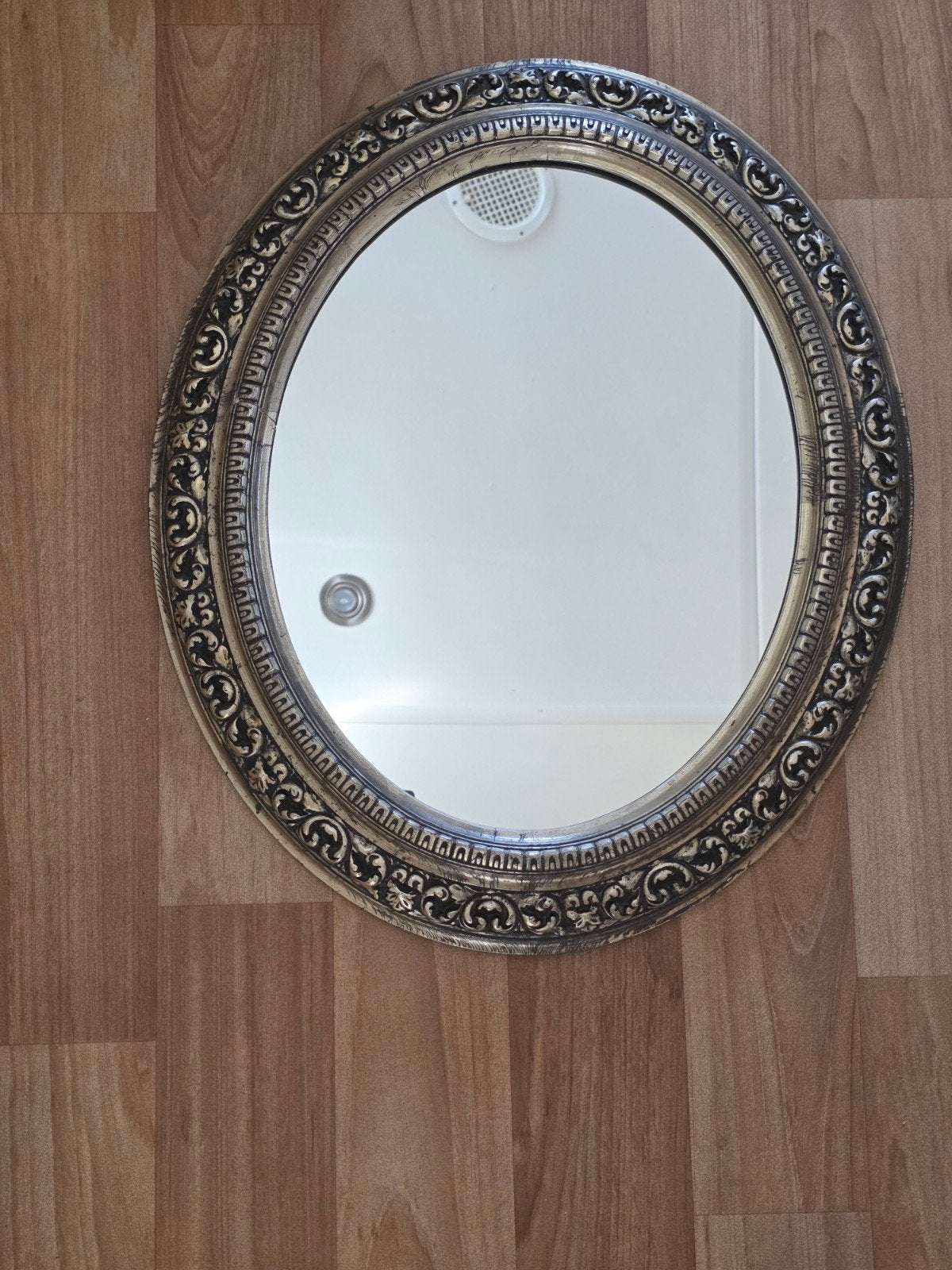 Ovale spiegel met sierlijke gouden lijst, Ophalen of Verzenden, Ovaal, Minder dan 50 cm, Minder dan 100 cm