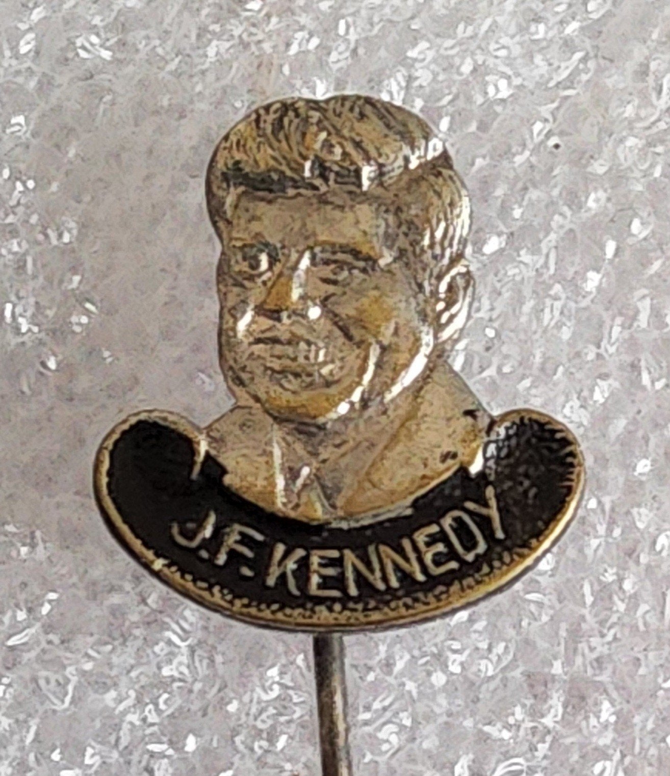 Vintage J.F. Kennedy Speldje - Historisch Verzamelobject, Verzamelen, Ophalen of Verzenden, Gebruikt, Overige onderwerpen, Speldje of Pin