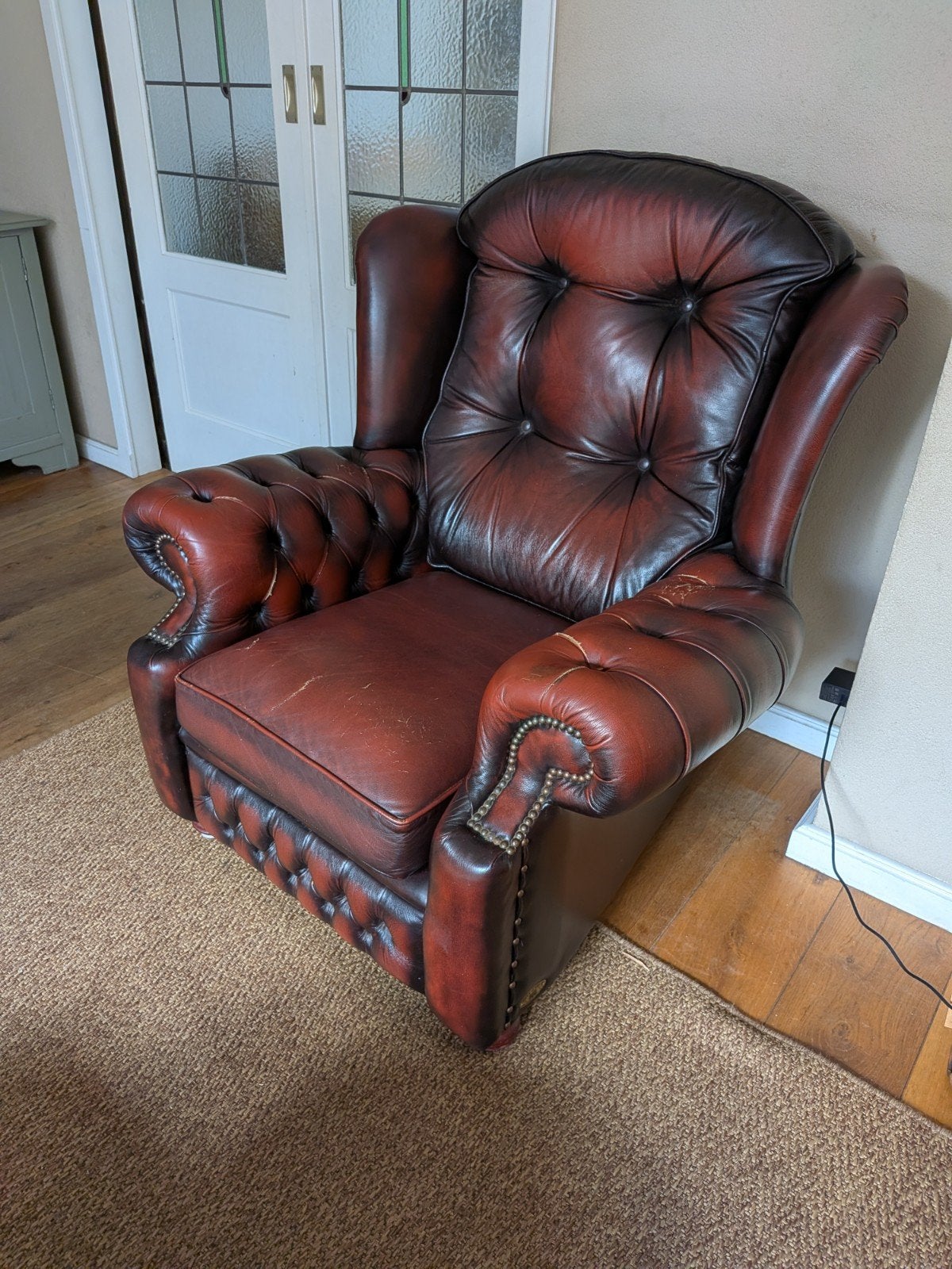 Authentieke Engelse Springvale Chesterfield Oorfauteuil, Huis en Inrichting, Fauteuils, Ophalen, 75 tot 100 cm
