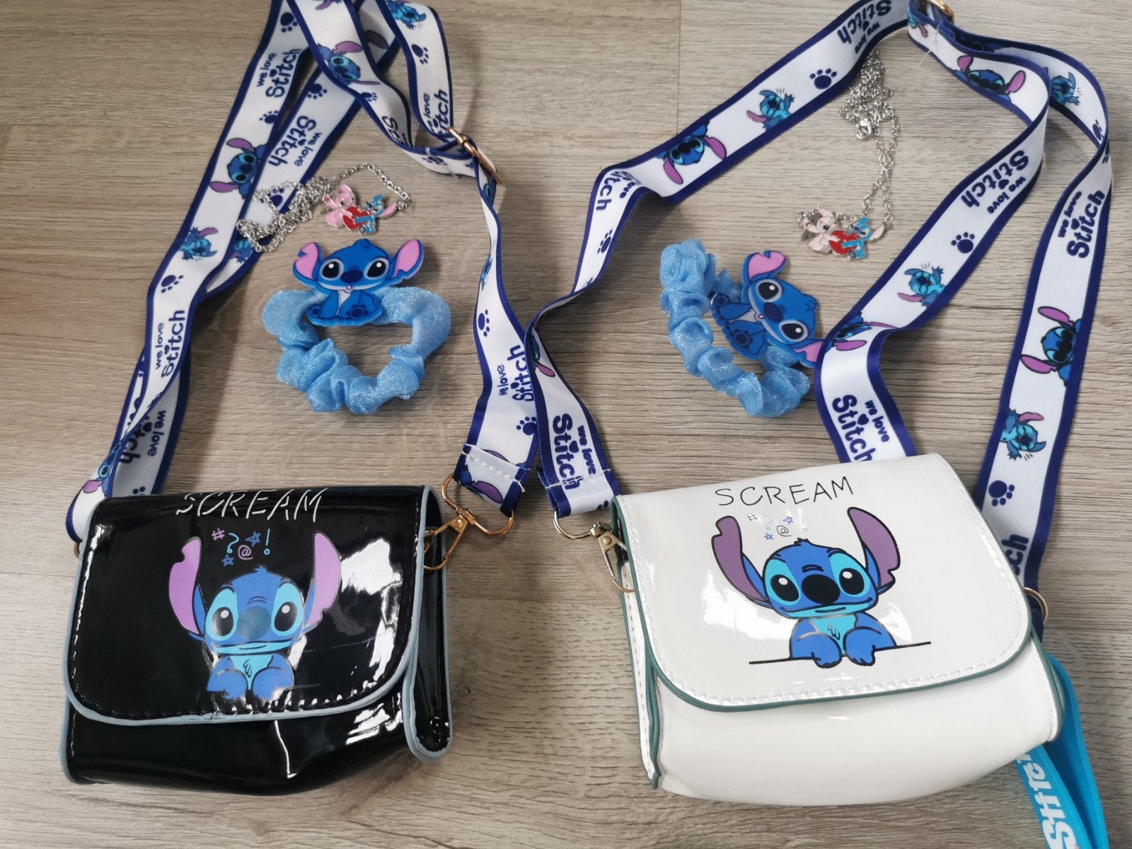 Stitch en Angel kettingen en tasjes set, Zwart, Nieuw, Ophalen of Verzenden, Overige materialen