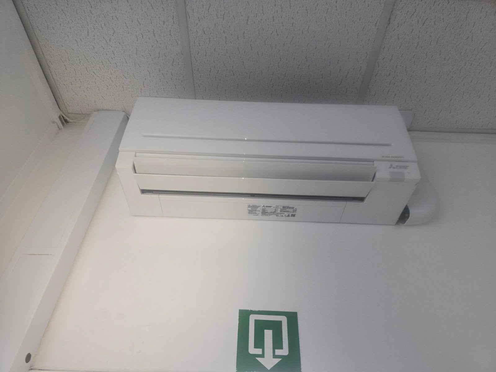 Mitsubishi Wandairco met motor blok en afstandsbediening, Witgoed en Apparatuur, Gebruikt, Minder dan 60 m³, 3 snelheden of meer