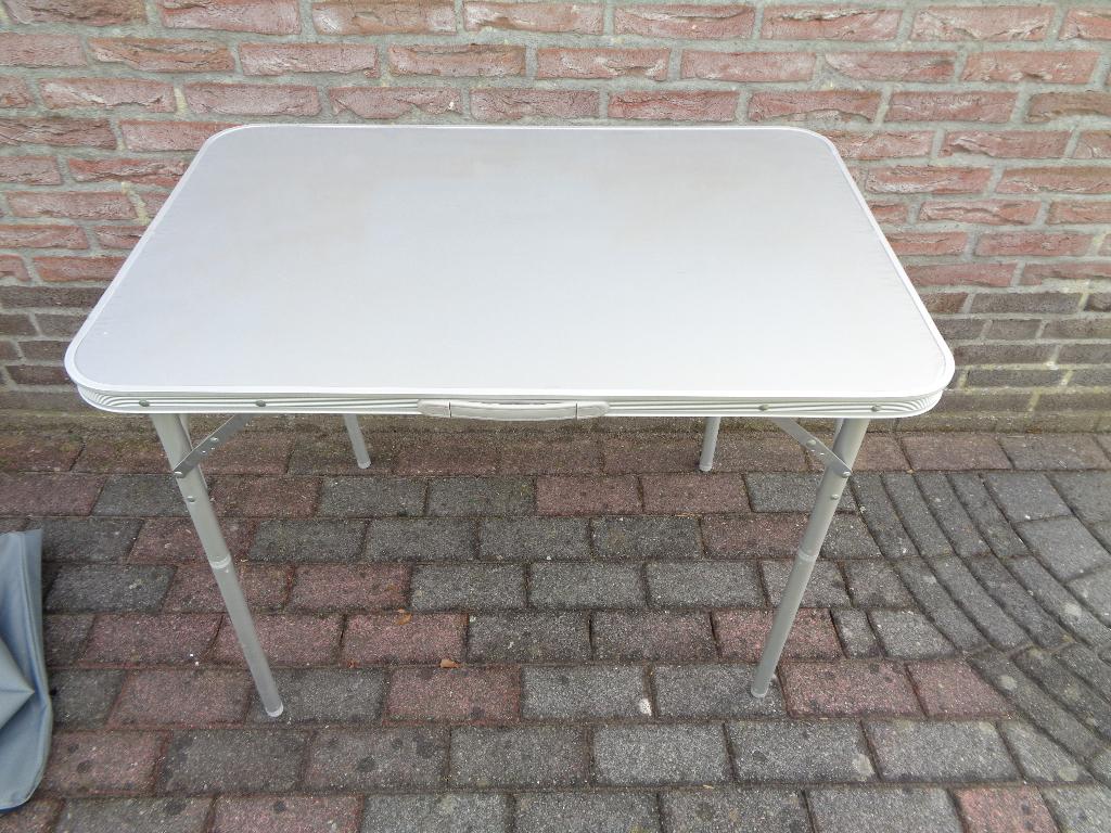 Camping tafel.  Nooit gebruikt., Caravans en Kamperen, Ophalen, Nieuw