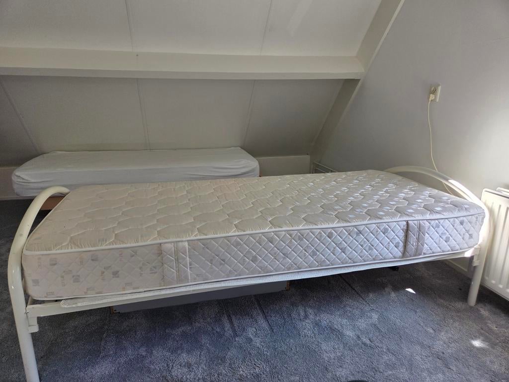 2 eenpersoons bedden inclusief matras, Huis en Inrichting, Ophalen, Gebruikt, 90 cm, Eenpersoons