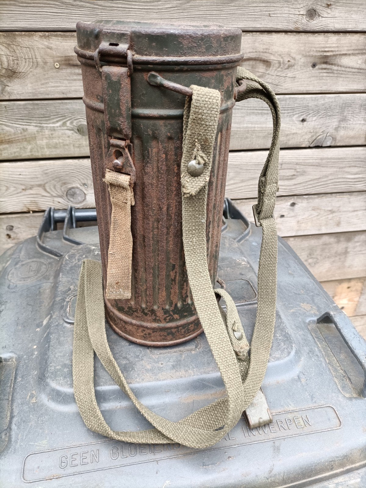 Ww2 gasmaskerbus compleet alleen twee straps net naoorlogs, Ophalen of Verzenden, Duitsland