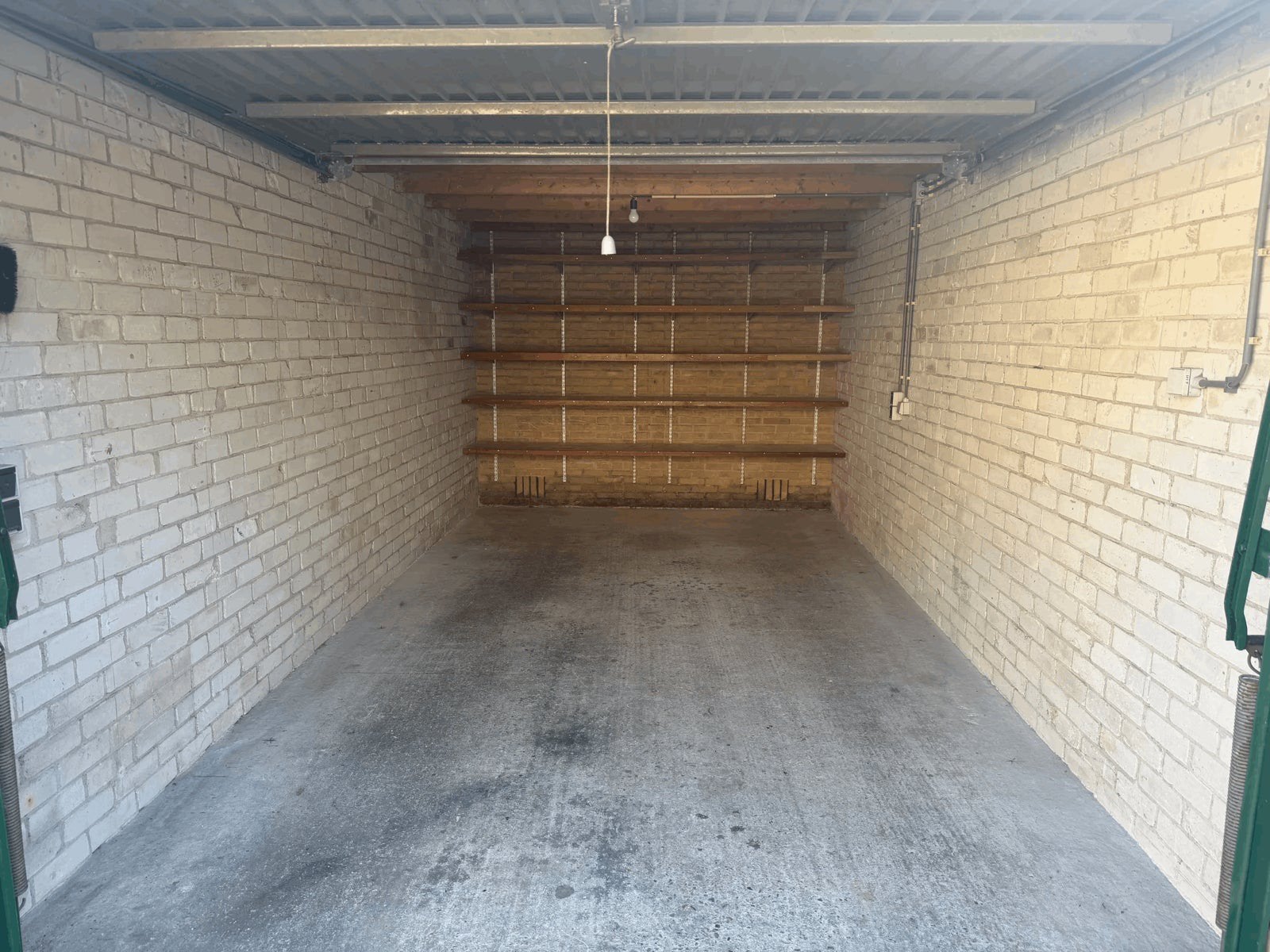 GRATIS: Plankendragers, rails en planken voor zolder/garage, Ophalen, Gebruikt