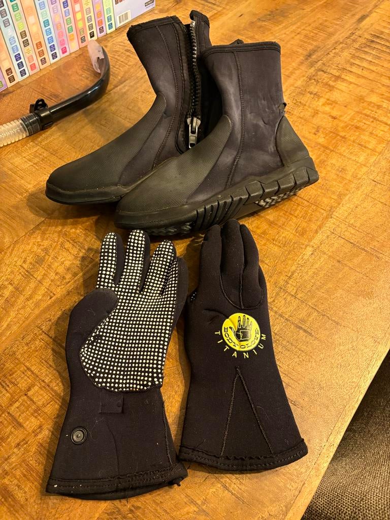 Gebruikte duikhandschoenen en duikschoenen maat 43, Ophalen, Gebruikt, Overige typen