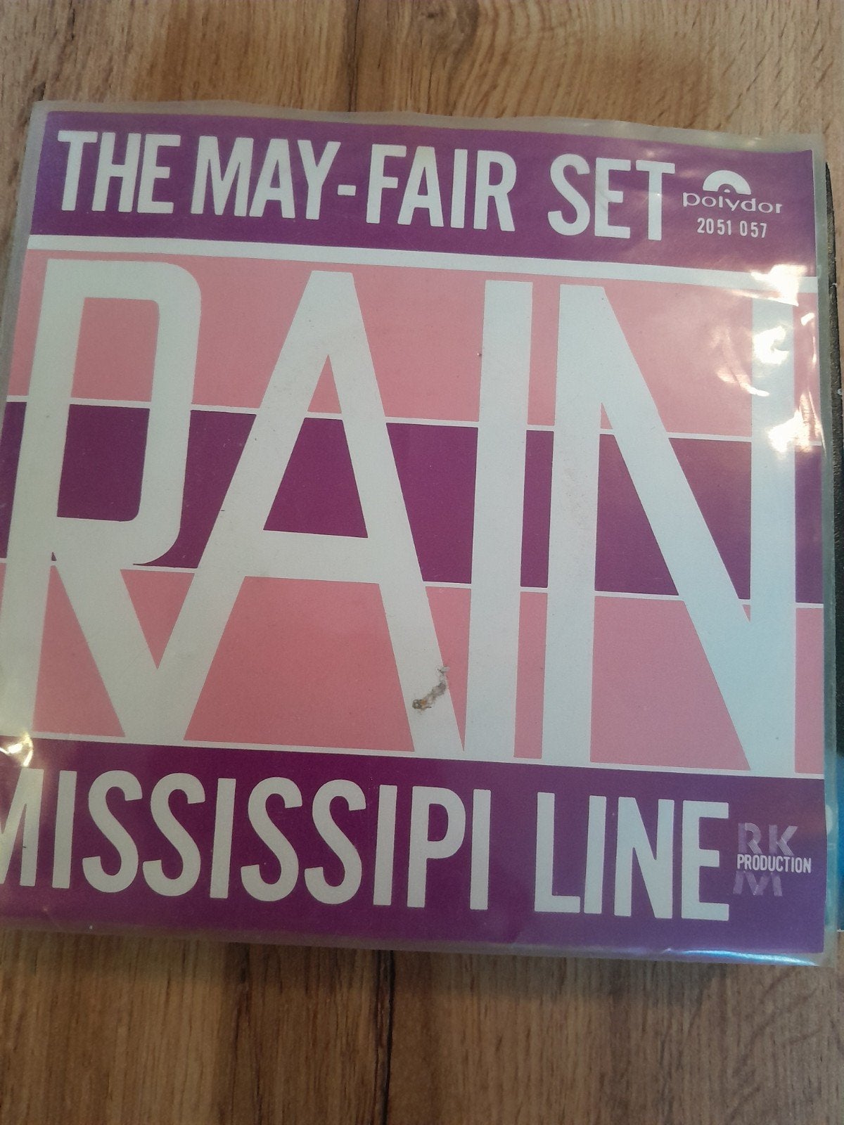 Mayfair set 7 inch rain, Ophalen of Verzenden, Zo goed als nieuw, Pop