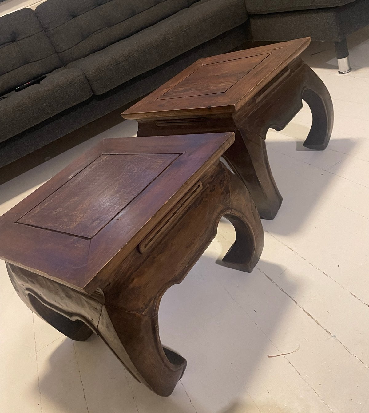 Set van 2  houten bijzettafels/ houten opiumtafels, Ophalen