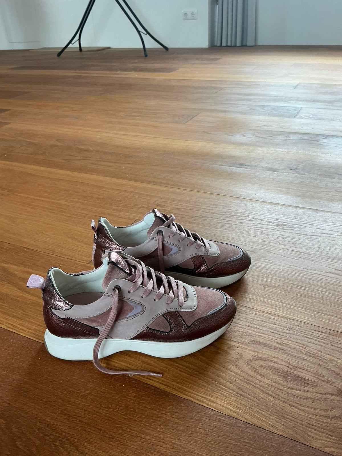 Sneakers Floris van Bommel, mast 38, kleur rozr, Ophalen of Verzenden, Zo goed als nieuw, Sneakers of Gympen