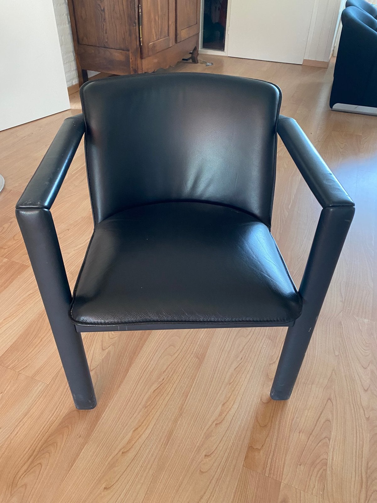4 mooie leren leo lux design eetkanerstoelen, Ophalen, Gebruikt, Zwart, Design