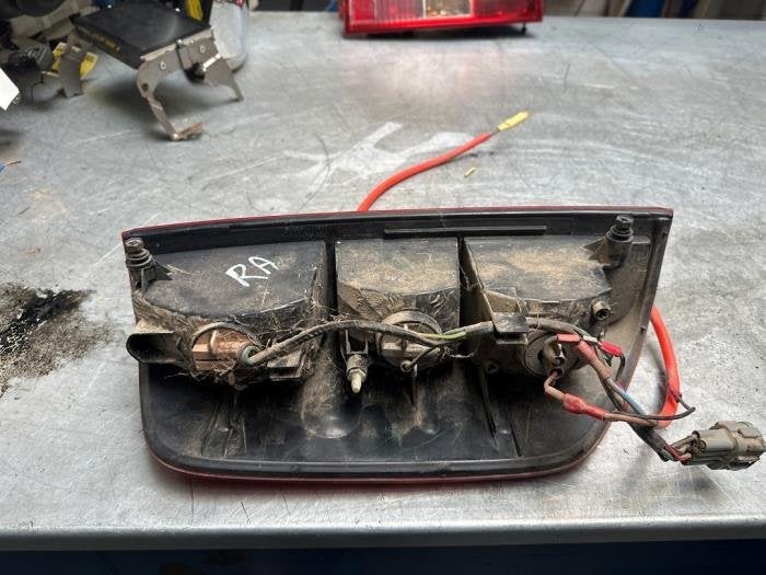 Achterlicht rechts van een Nissan Navara, Auto-onderdelen, Carrosserie en Plaatwerk, Gebruikt, -, -, Ophalen of Verzenden