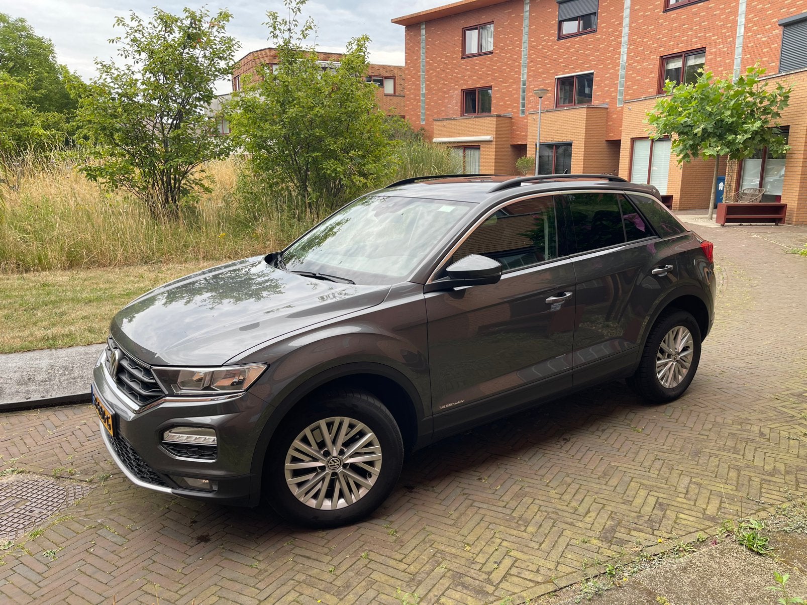 Volkswagen T-Roc 1.0 TSI 115pk 2018 Grijs, Voorwielaandrijving, Stof, Zwart, Navigatiesysteem