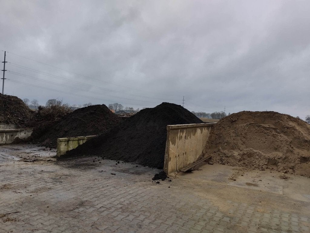 Te koop champost/zwarte grond/houtsnippers/compost, Ophalen, Compost