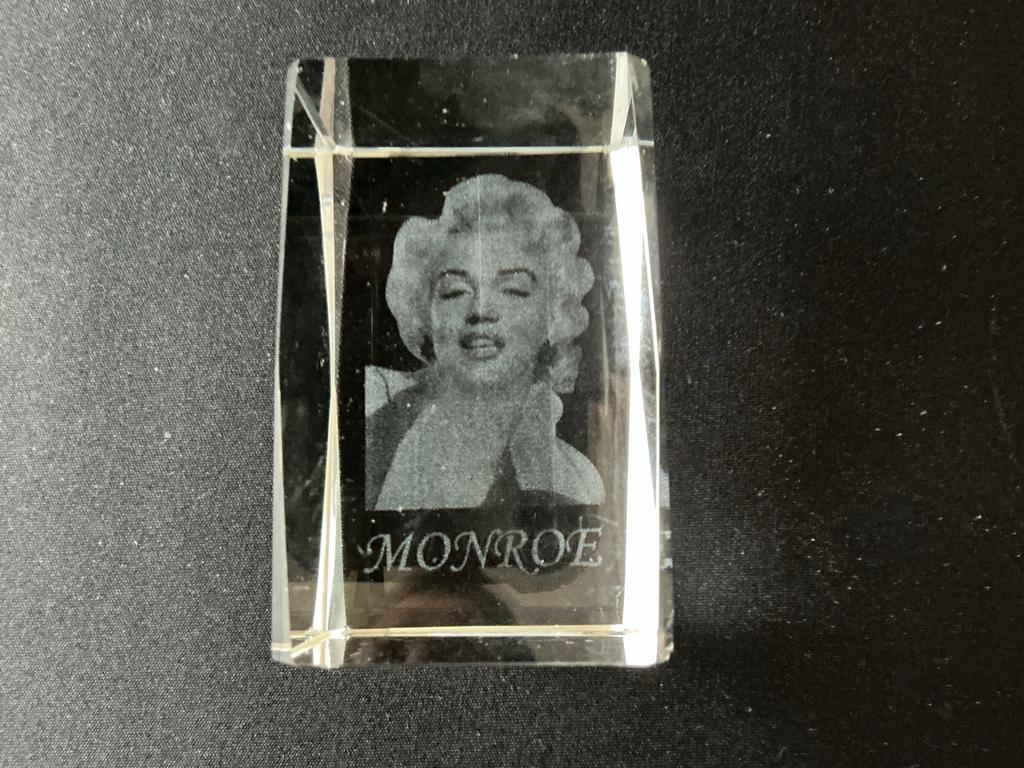 Glazen blok met Marilyn Monroe papierpress, Nieuw, Ophalen of Verzenden, 1940 tot 1960, Prent