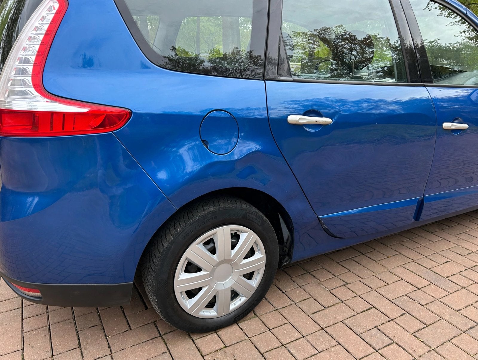 Foto 6 van Renault Grand Scenic 1.4 TCE 7P 2010 Blauw