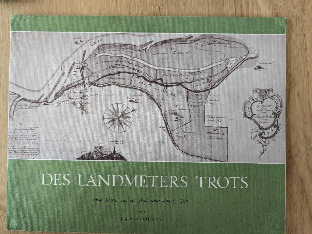 Des landmeters trots. Oude kaarten gebied achter Rijn Ijssel, Boeken, Gelezen, Petersen, J.W. van, Ophalen of Verzenden, Landkaart