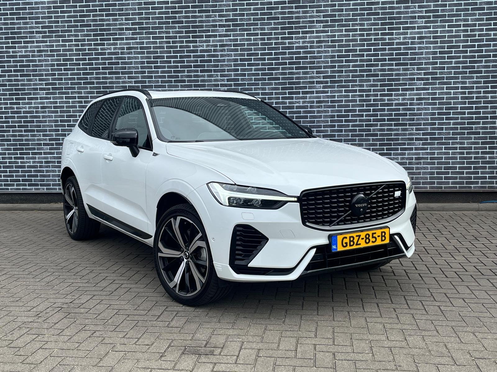 Volvo XC60 2.0 T8 Plug-in Hybrid AWD Ultimate Dark | PHEV |, Auto's, Volvo, Stof, Euro 6, 4 cilinders, 180 min