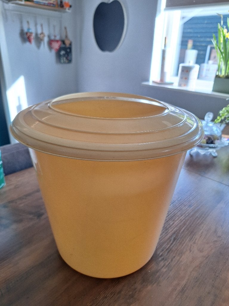 Gele toiletemmer, Ophalen of Verzenden, Zo goed als nieuw