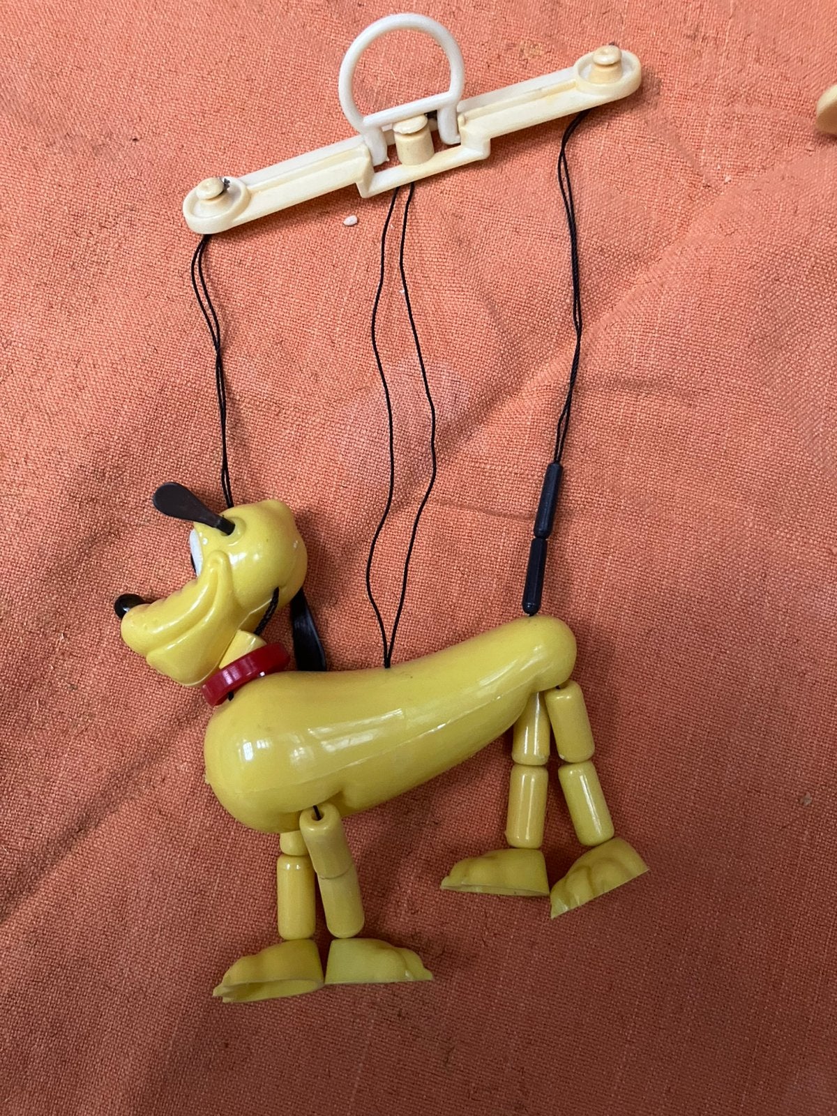 Vintage jaren 60-70 marionette pluto en donald duck, Verzamelen, Ophalen of Verzenden, Donald Duck, Zo goed als nieuw, Beeldje of Figuurtje