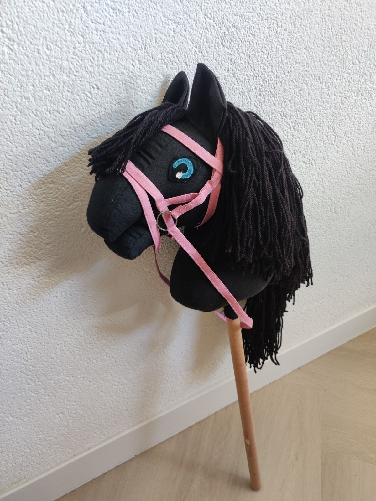 Zwart stokpaard met roze hoofdstel, Ophalen of Verzenden, Nieuw, Jongen of Meisje