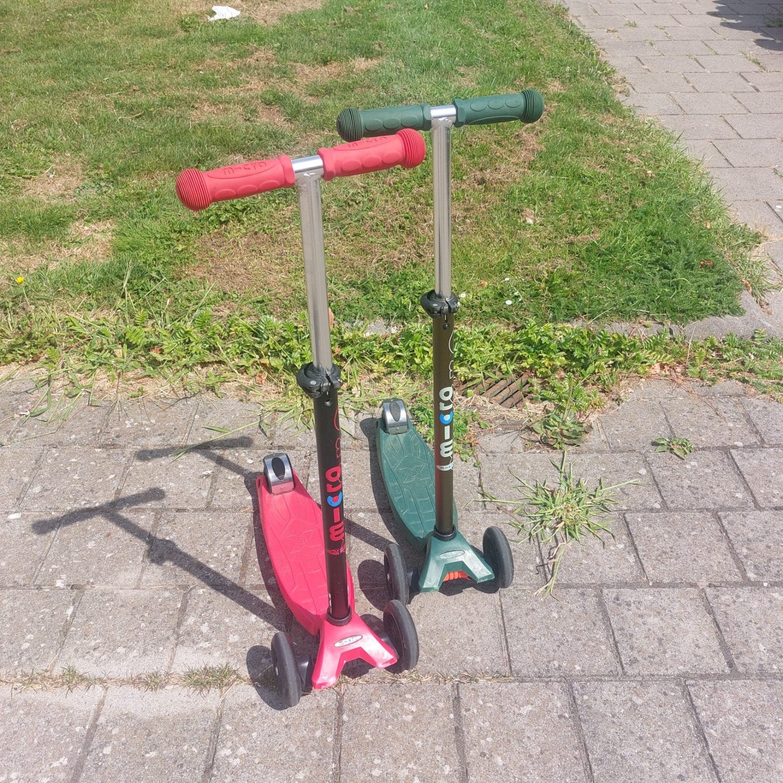 2 Micro steps met verstelbare handvatten + 2 helmen, Fietsen en Brommers, Ophalen, Gebruikt, Gewone step, Micro