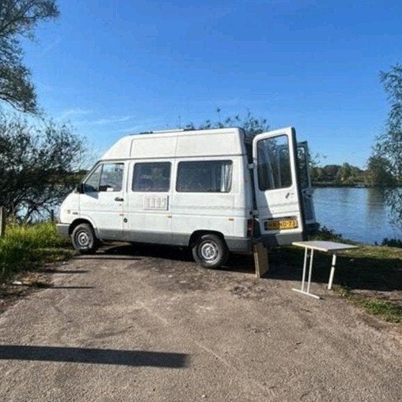 Nette  Renault Trafic Camper of foodtruck met Zonnepaneel, Caravans en Kamperen, Overige merken, Buscamper of Camperbus, Handgeschakeld