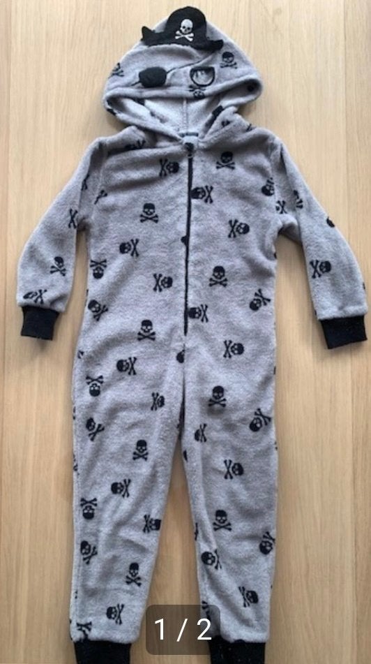 Fleece piraten Huispak, Pyjama, Onesee maat 110 / 116 (N536), Nacht- of Onderkleding, Zo goed als nieuw, Jongen, 9the Avenue