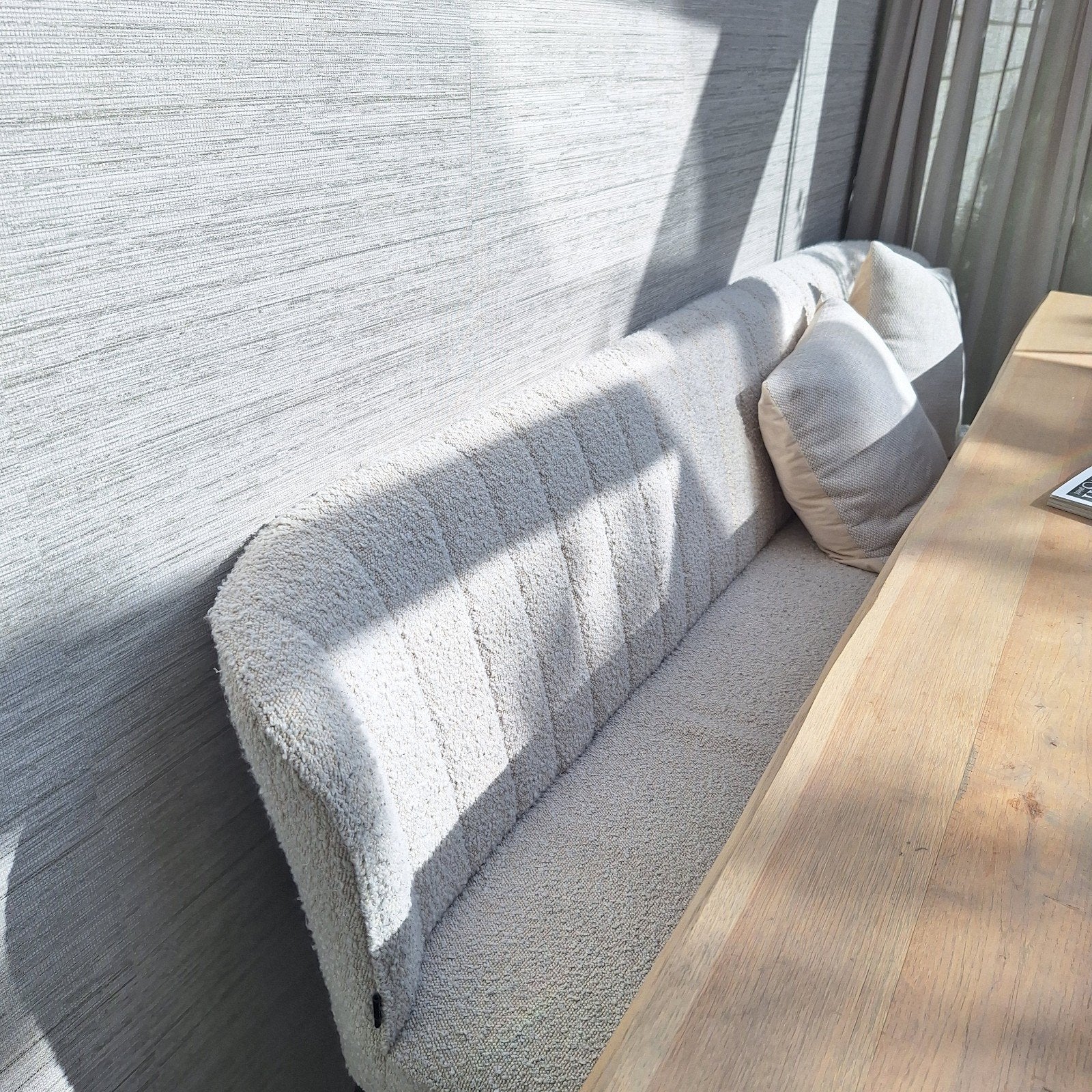 Boucle creme gemeleerd eetbankje zwarte poot, Ophalen, Zo goed als nieuw, X, Vijf, Zes of meer stoelen
