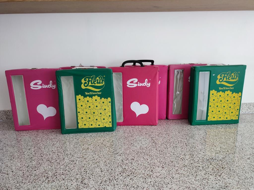 Sindy Fleur vintage koffers in nette gebruikte staat., Kinderen en Baby's, Speelgoed | Poppen, Ophalen of Verzenden, Gebruikt
