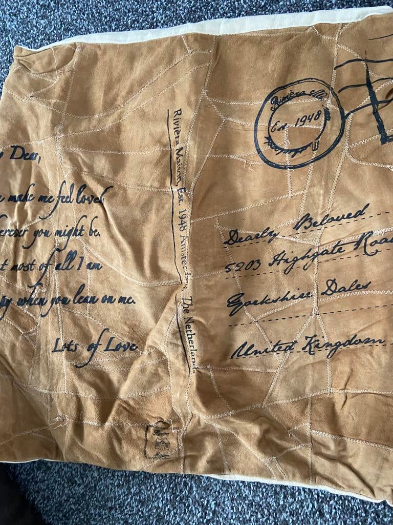 2 suede kussenhoesjes Riviera Maison, Ophalen, Zo goed als nieuw, Vierkant