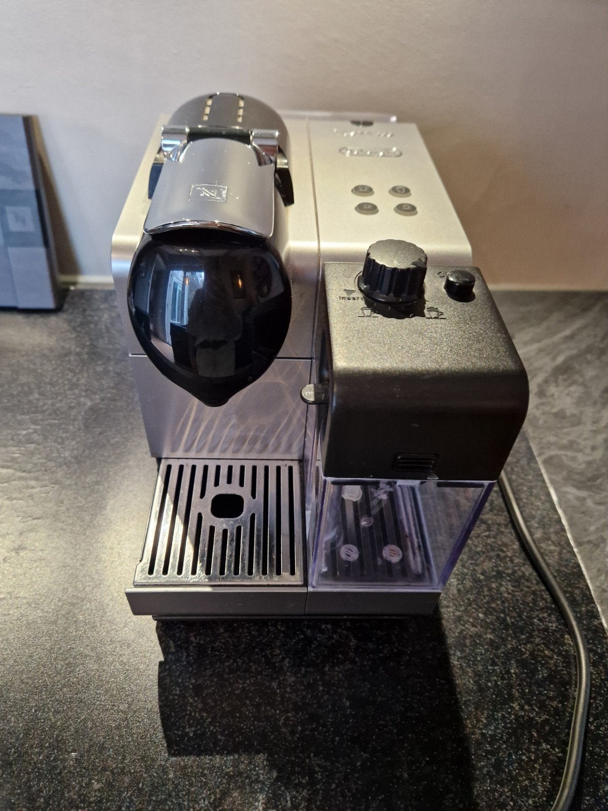 Nespresso De'Longhi koffiemachine - melkopschuimer defect, Witgoed en Apparatuur, Koffiezetapparaten, Ophalen, Koffiemachine