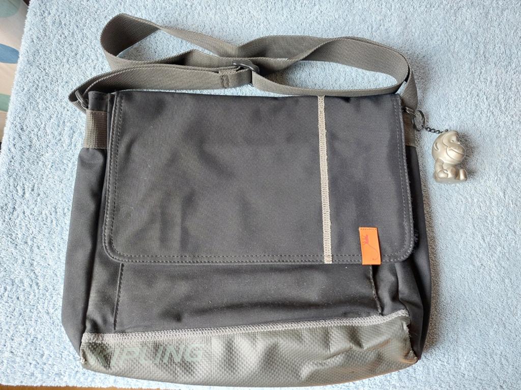 Kipling Schoudertas A4 Formaat - Grijs, Sieraden, Tassen en Uiterlijk, Tassen | Damestassen, Gebruikt, Overige typen, Grijs, Ophalen of Verzenden