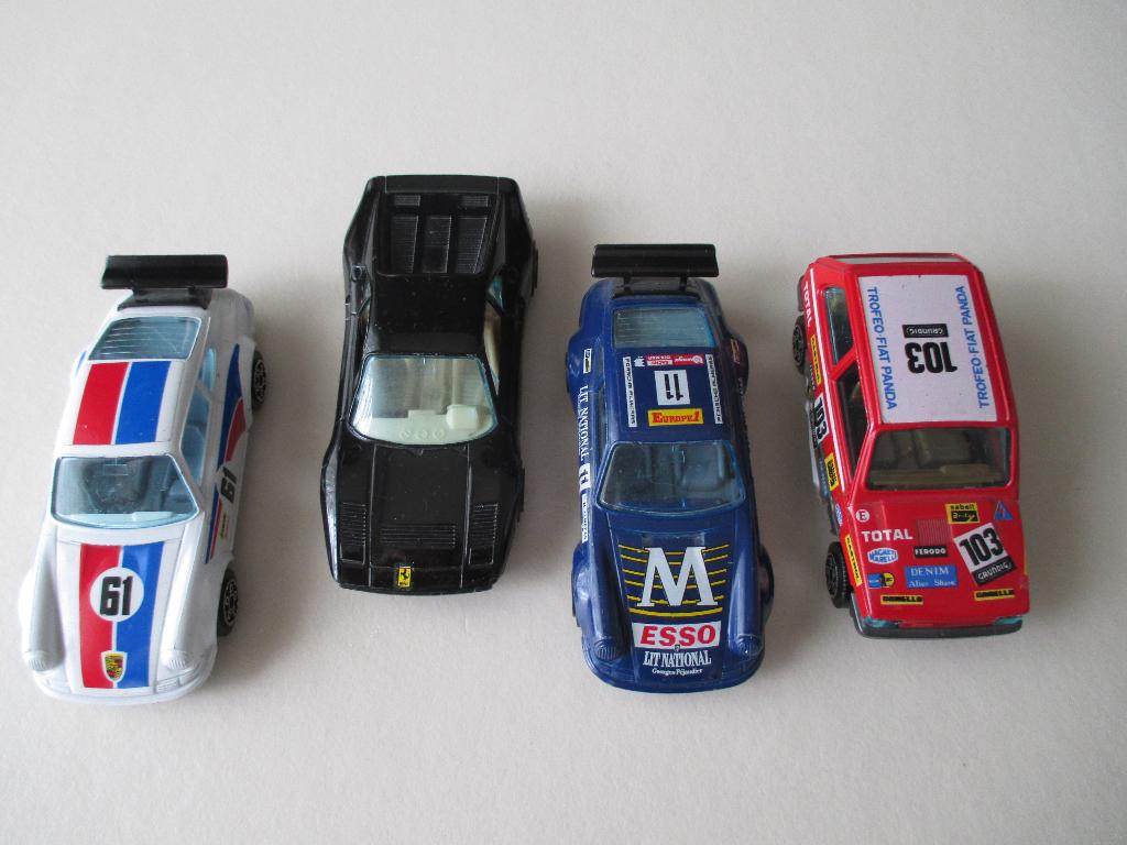 4 bBurago model auto's, Ophalen of Verzenden, Gebruikt