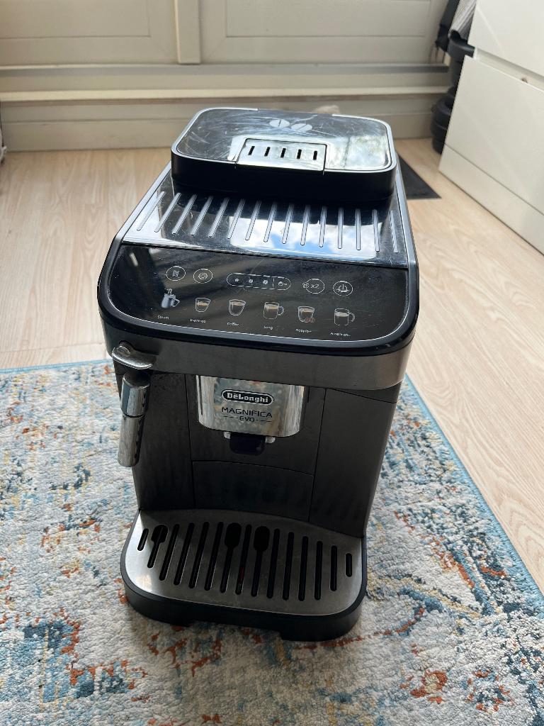 Delonghi Magnifica Evo coffee machine, Ophalen, Koffiemachine, Koffiebonen, Zo goed als nieuw