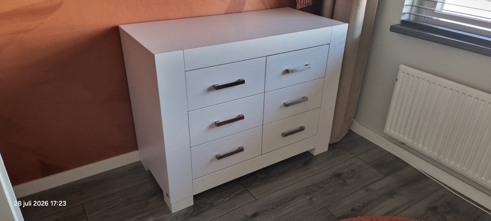 Witte commode met 6 softclose lades, Ophalen, 50 tot 70 cm, Voetruimte, 100 cm of meer