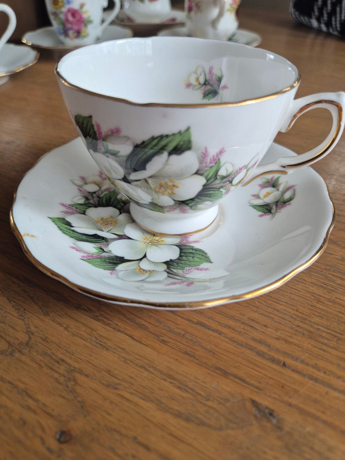 Crown Royal Bone China Kop en Schotel - Jasmijn Decor, Antiek en Kunst, Ophalen of Verzenden