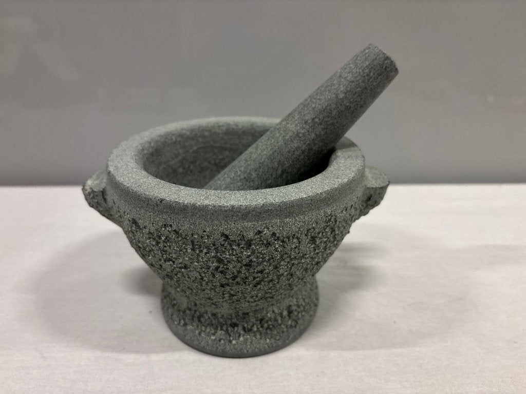 Stenen vijzel met stamper, grijs natuursteen met handvatten, Antiek en Kunst, Ophalen of Verzenden