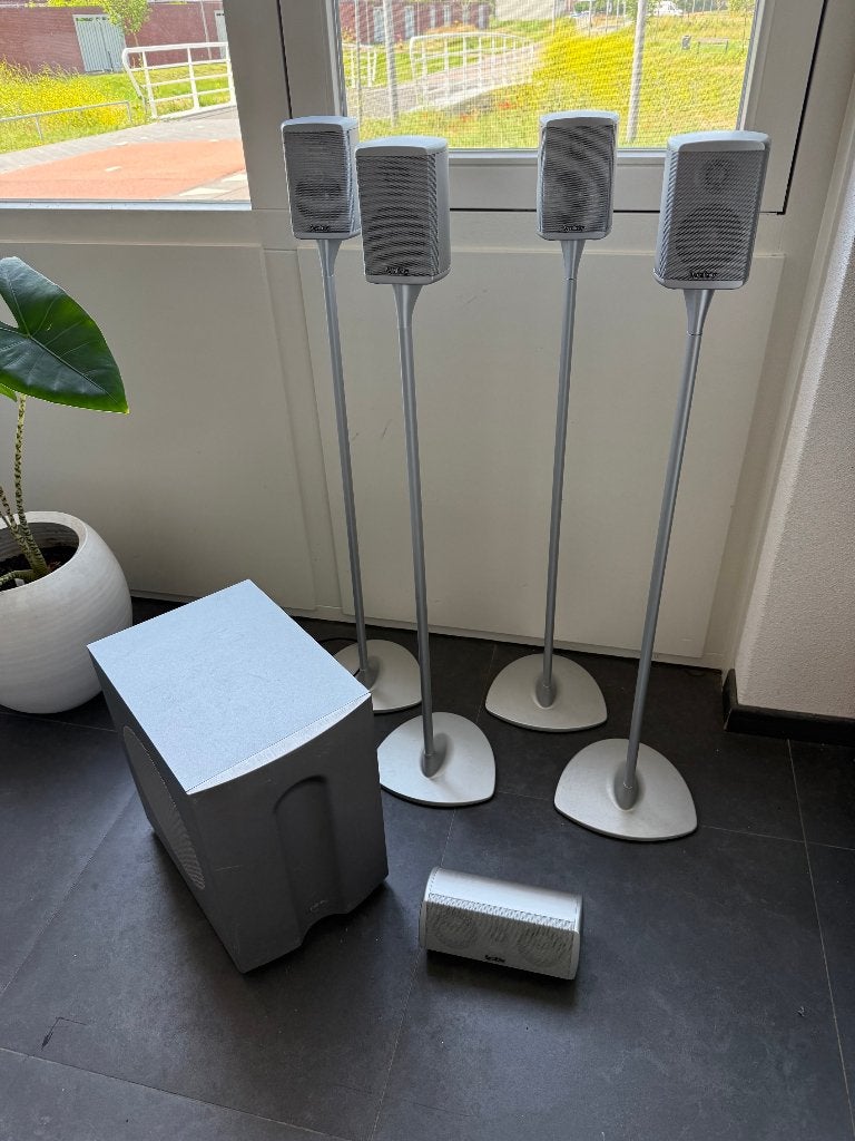 Infinity TSS-750 5.1 speakers, Ophalen, Gebruikt, Inclusief standaarden, 120 tot 150 watt