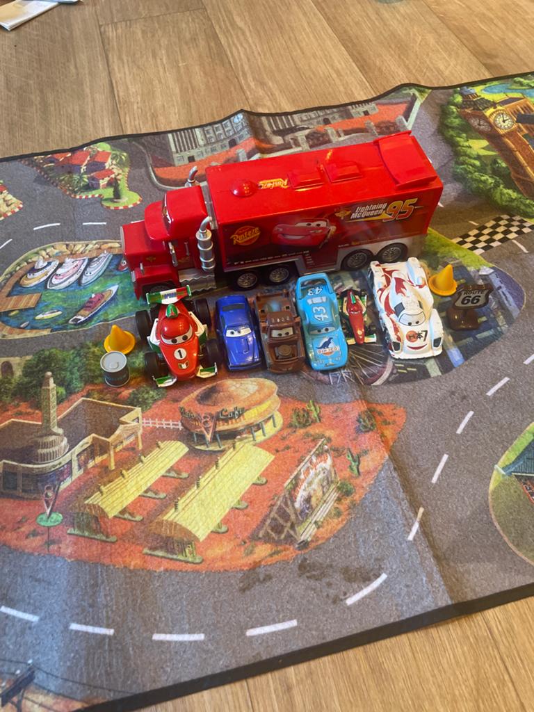 Cars speelset met Mack truck en diverse auto's, Ophalen of Verzenden, Gebruikt