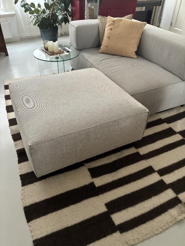 Italiaanse design bank + hocker/poef – Erg mooie kwaliteit, Ophalen, Zo goed als nieuw, 75 tot 100 cm, Tweepersoons