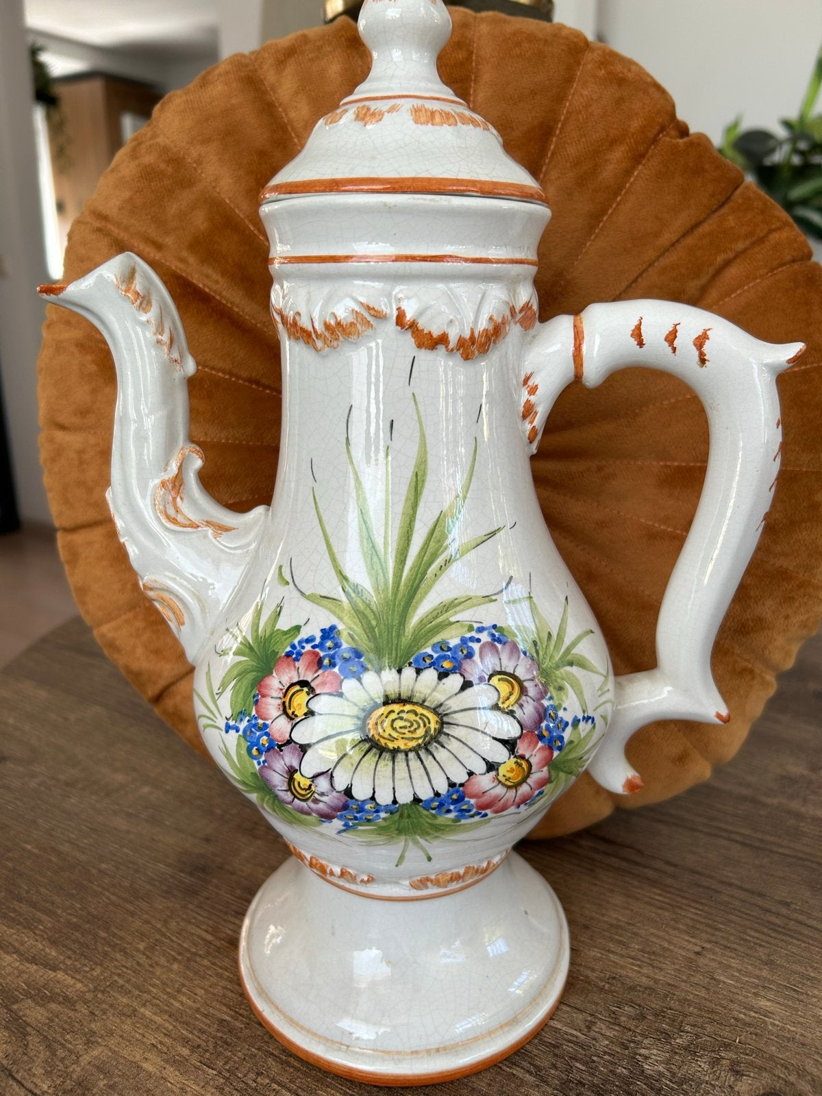 Vintage Italiaanse Keramiek Kan - Handgeschilderd Bloemenmot, Antiek en Kunst, Antiek | Vazen, Ophalen of Verzenden
